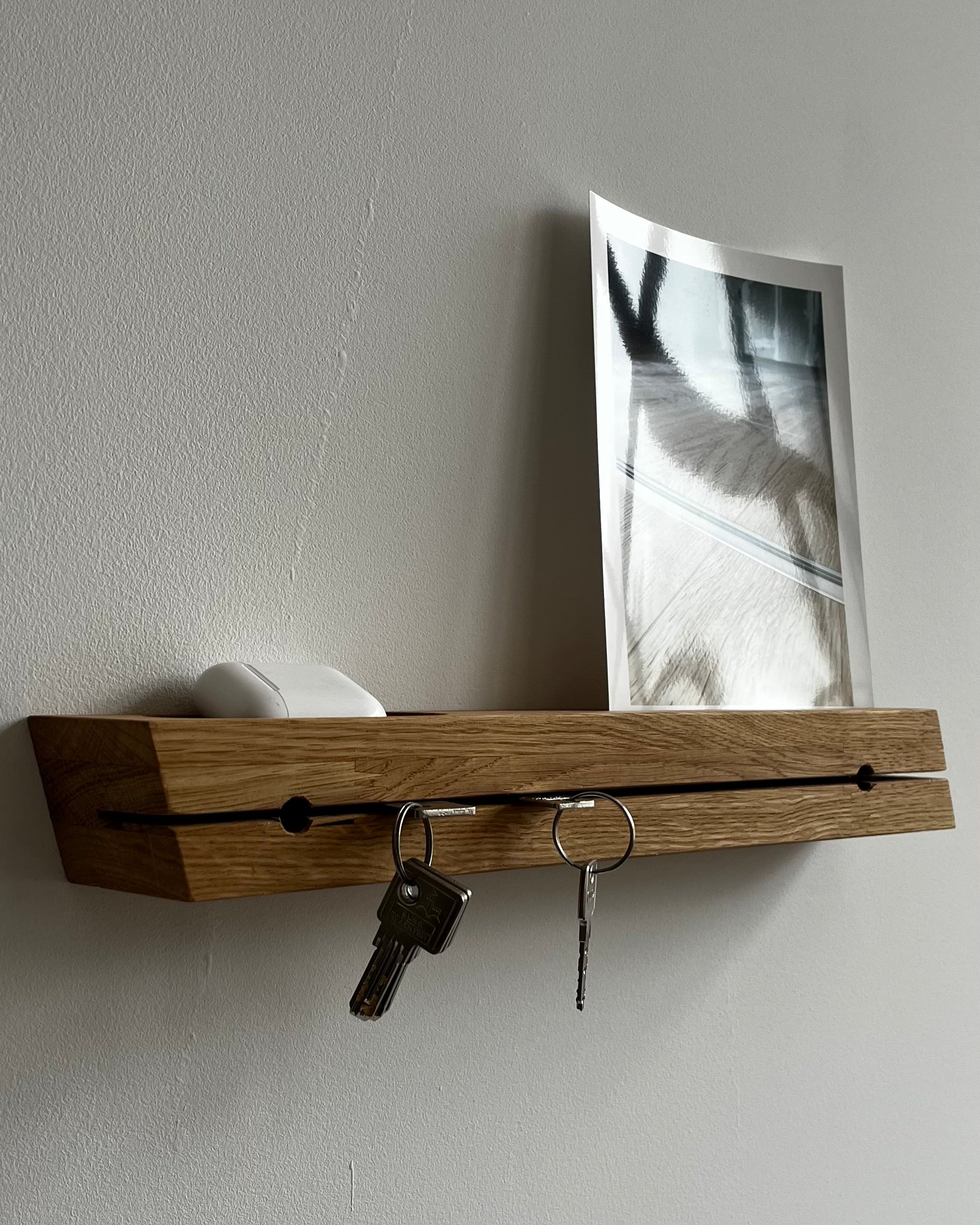 Eiche Schlüsselbrett mit Ablage & Bildernut – 30 cm | Handmade aus Sigmaringen